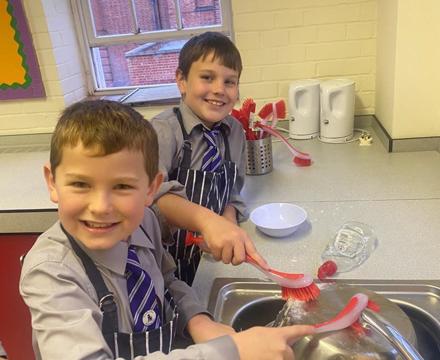 Yr 4 washing up